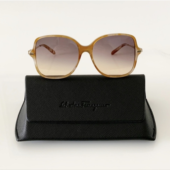 New - Salvatore Ferragamo Sunglasses - Picture 6 of 8